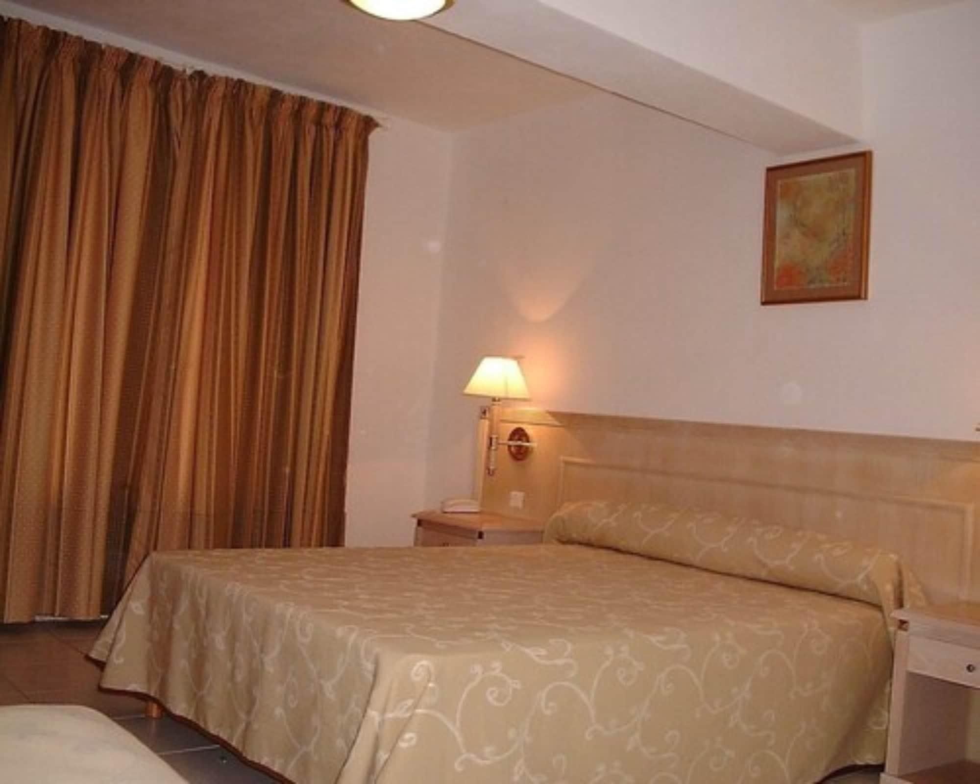 Hotel Residence San Pieru Tarcu Buitenkant foto
